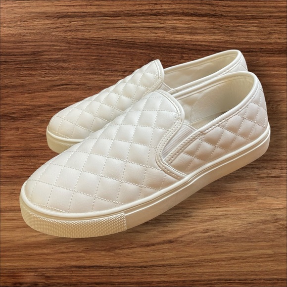 Dreampairs Classic White Quilted Slip-On Sneakers - Picture 2 of 9